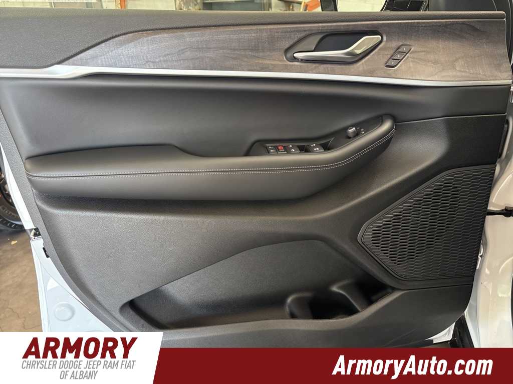 Thumbnail: 2025 Jeep Grand Cherokee - 7