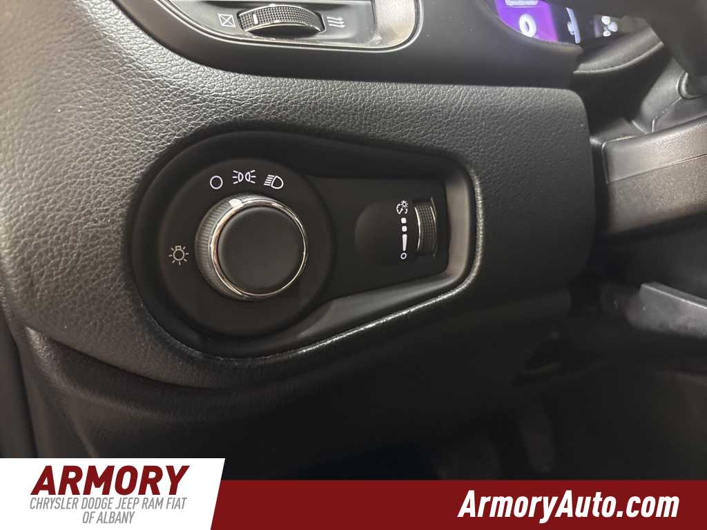 Thumbnail: 2023 Jeep Renegade - 11