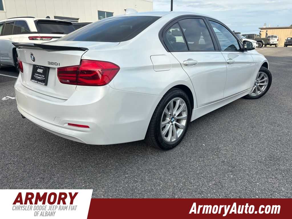 Thumbnail: 2018 BMW 3 Series - 3