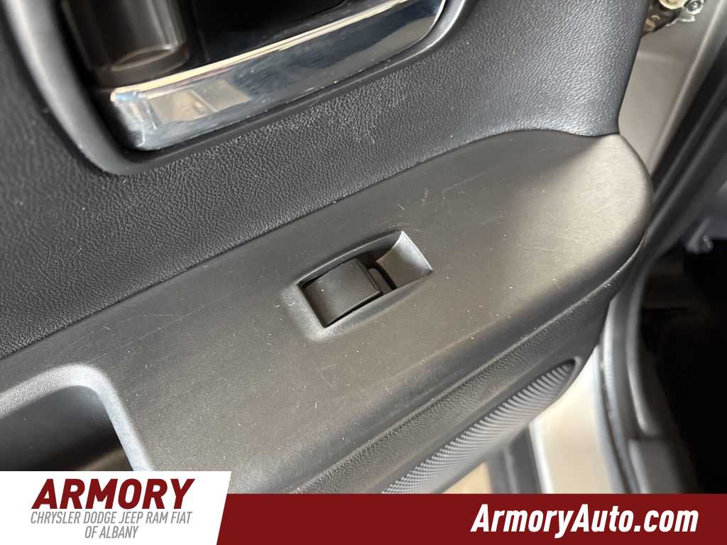 Thumbnail: 2024 Mitsubishi Outlander Sport - 24