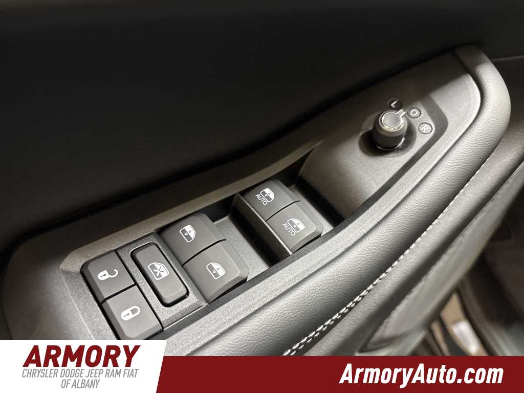 Thumbnail: 2025 Jeep Grand Cherokee L - 8