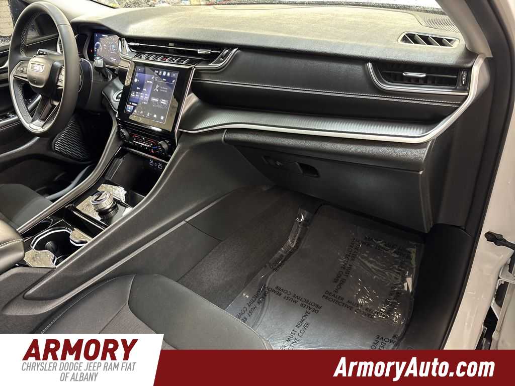 Thumbnail: 2023 Jeep Grand Cherokee L - 42