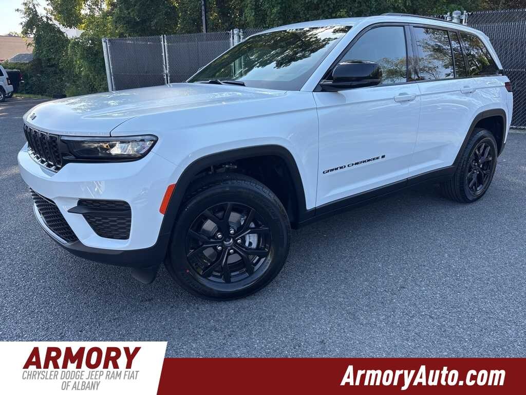 New 2025 Jeep Grand Cherokee Laredo SUV