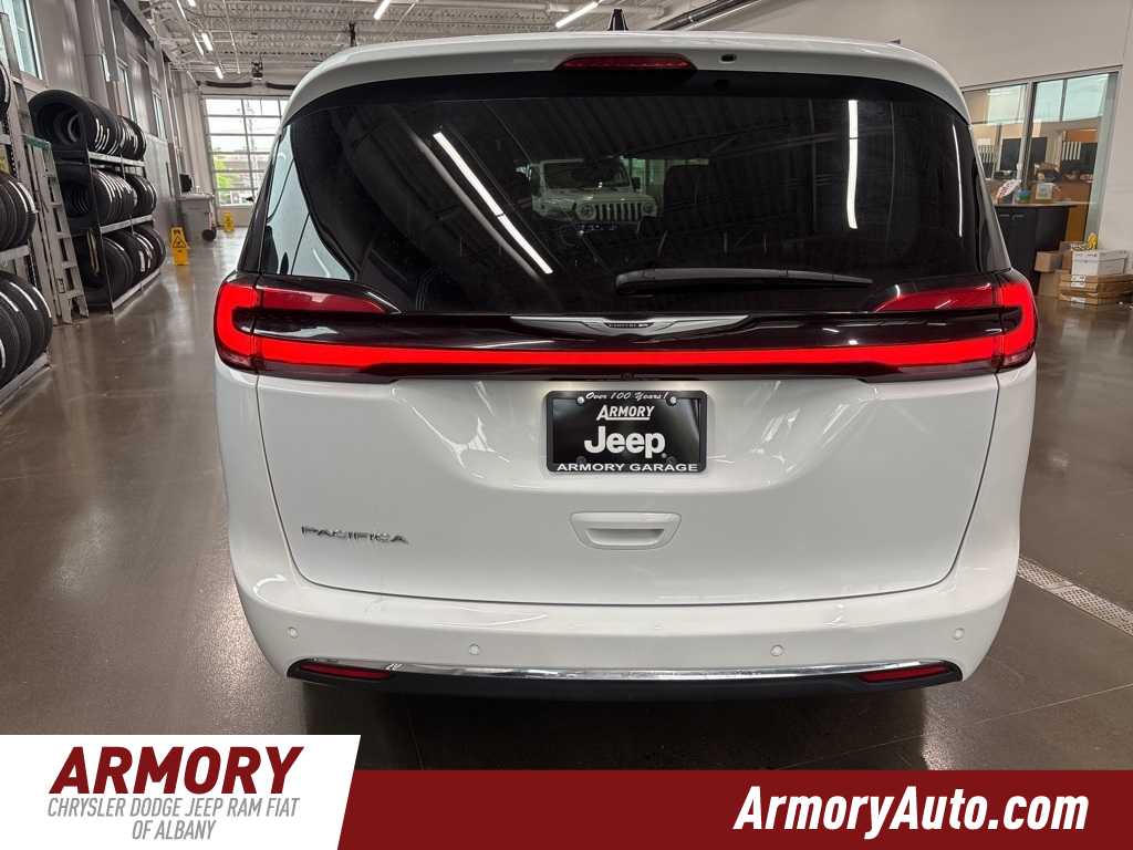 2023 Chrysler Pacifica Touring L 5