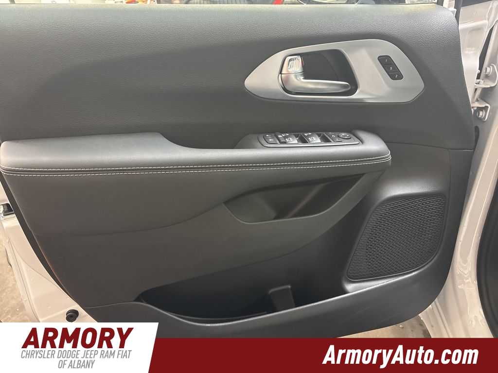 Thumbnail: 2026 Chrysler Pacifica - 7