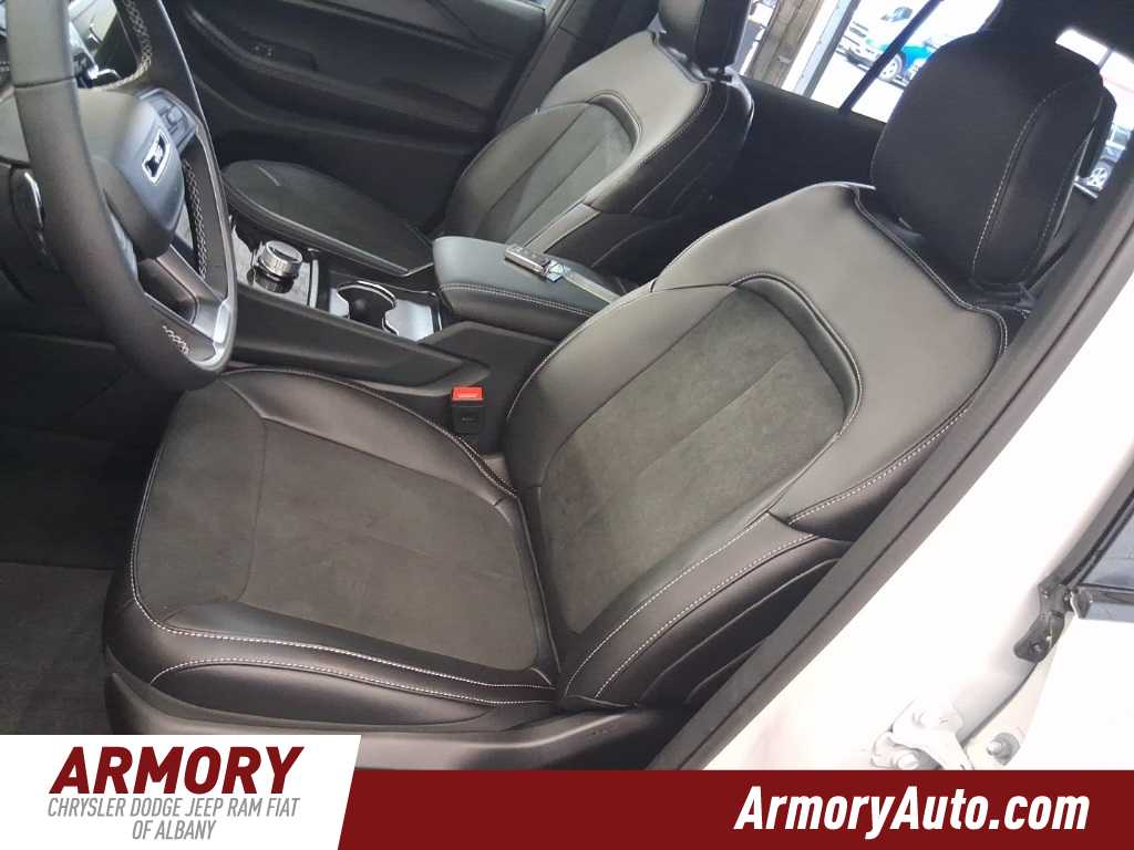 Thumbnail: 2025 Jeep Grand Cherokee - 10