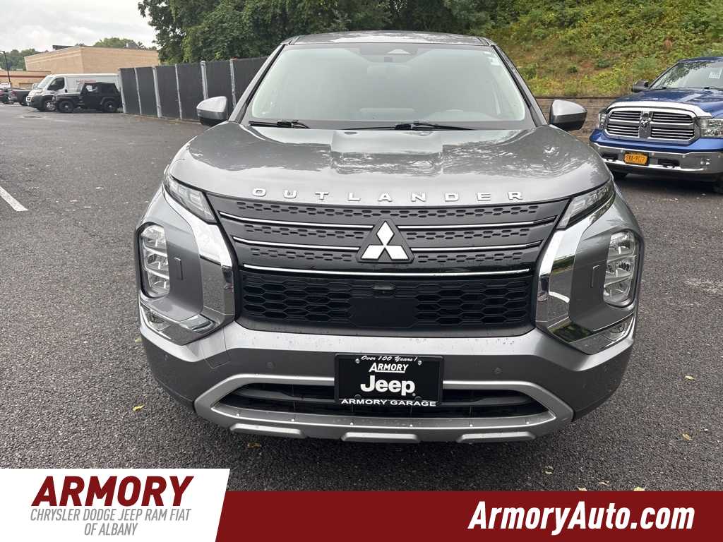 Thumbnail: 2022 Mitsubishi Outlander - 2