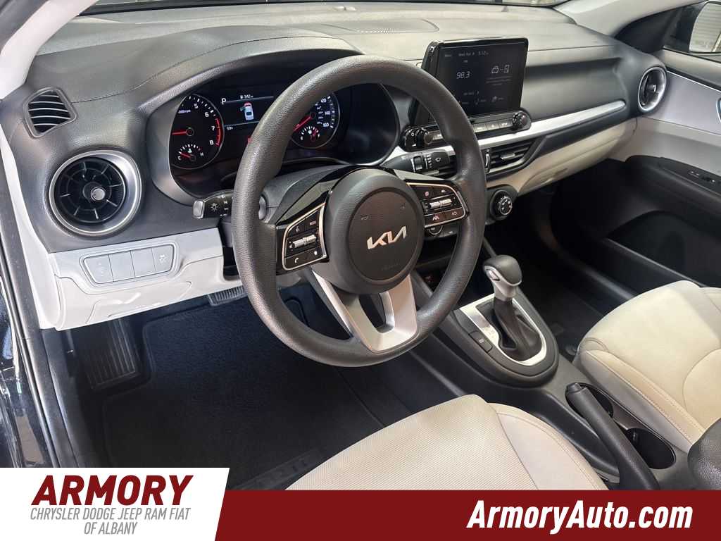 Thumbnail: 2023 Kia Forte - 8