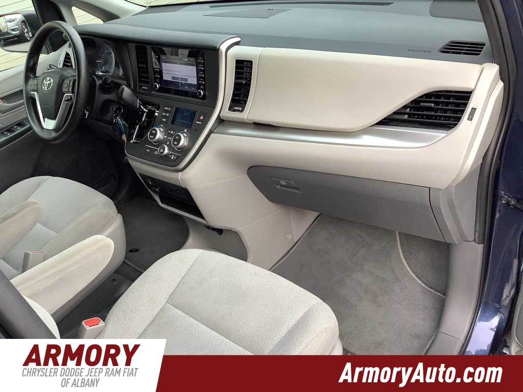 Thumbnail: 2020 Toyota Sienna - 37