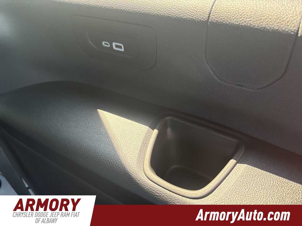 Thumbnail: 2025 Jeep Grand Cherokee L - 24