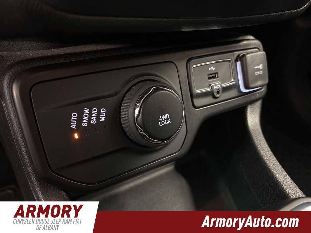 Thumbnail: 2023 Jeep Renegade - 19