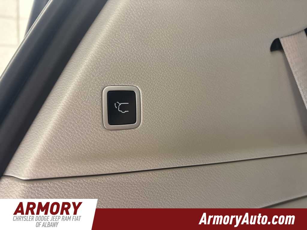 Thumbnail: 2023 Chrysler Pacifica - 31