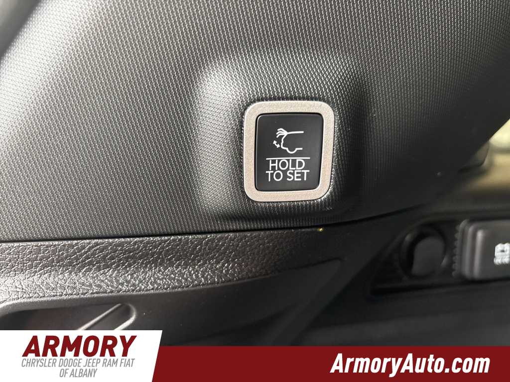 Thumbnail: 2025 Jeep Grand Cherokee - 25