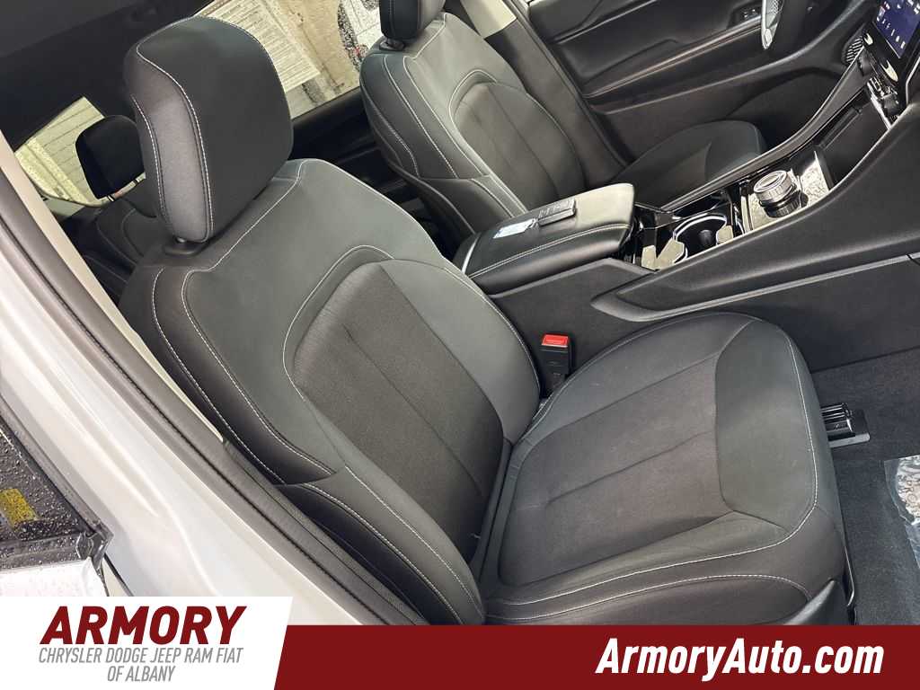 Thumbnail: 2023 Jeep Grand Cherokee L - 41