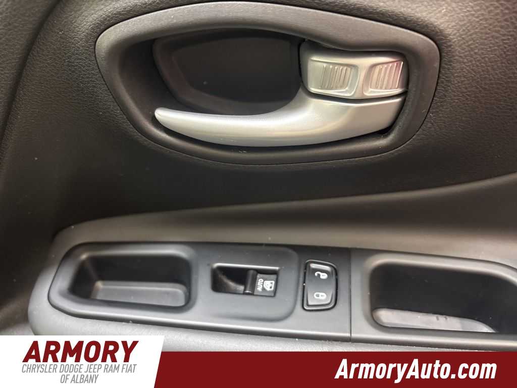 Thumbnail: 2023 Jeep Renegade - 32