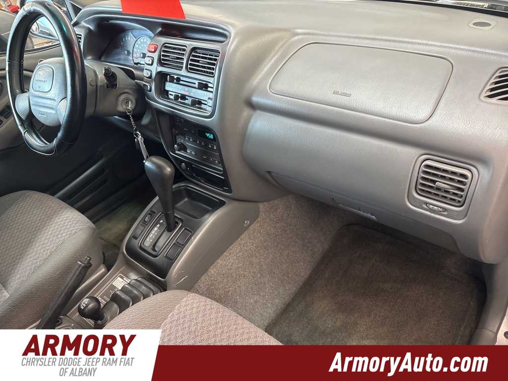 Thumbnail: 2003 Chevrolet Tracker - 36