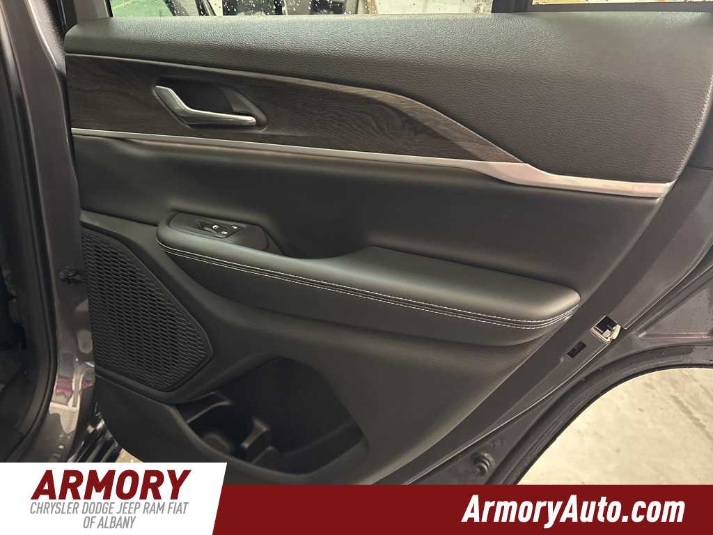 Thumbnail: 2025 Jeep Grand Cherokee - 32