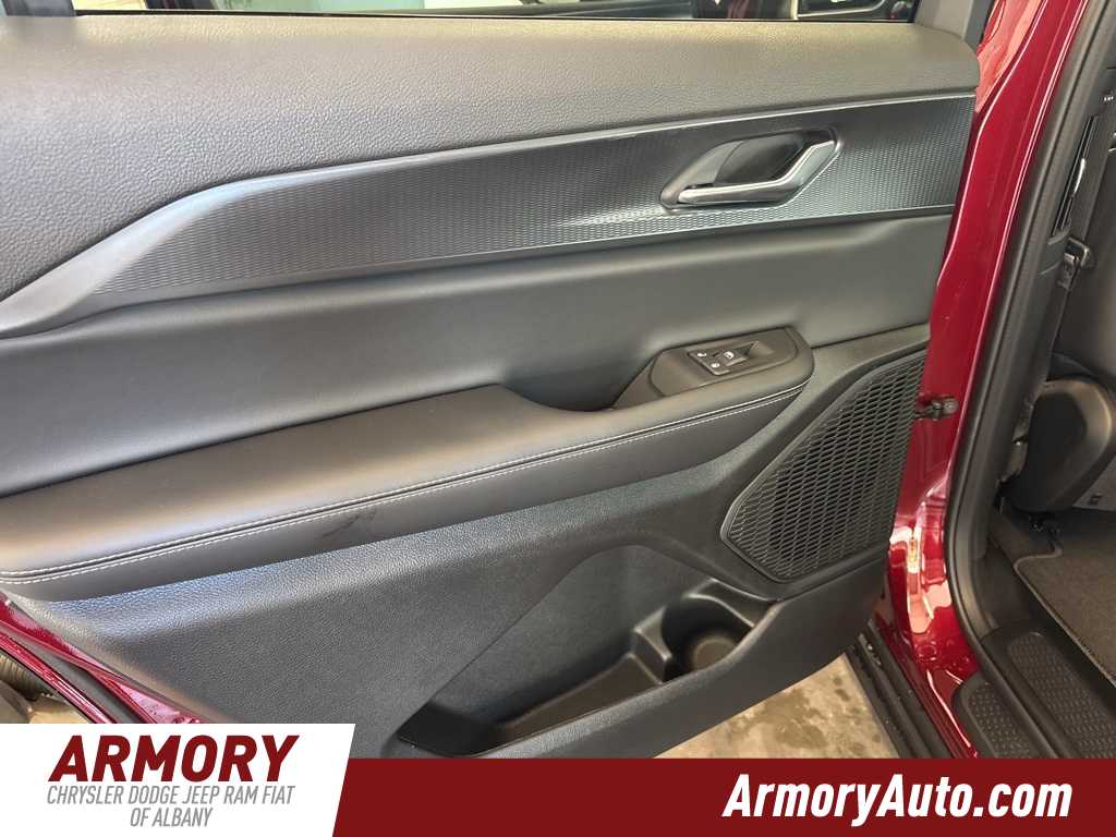 Thumbnail: 2025 Jeep Grand Cherokee L - 24