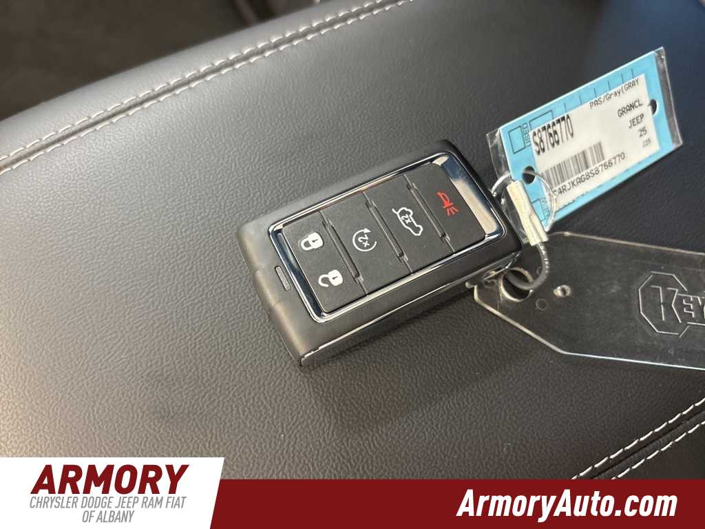 Thumbnail: 2025 Jeep Grand Cherokee L - 18