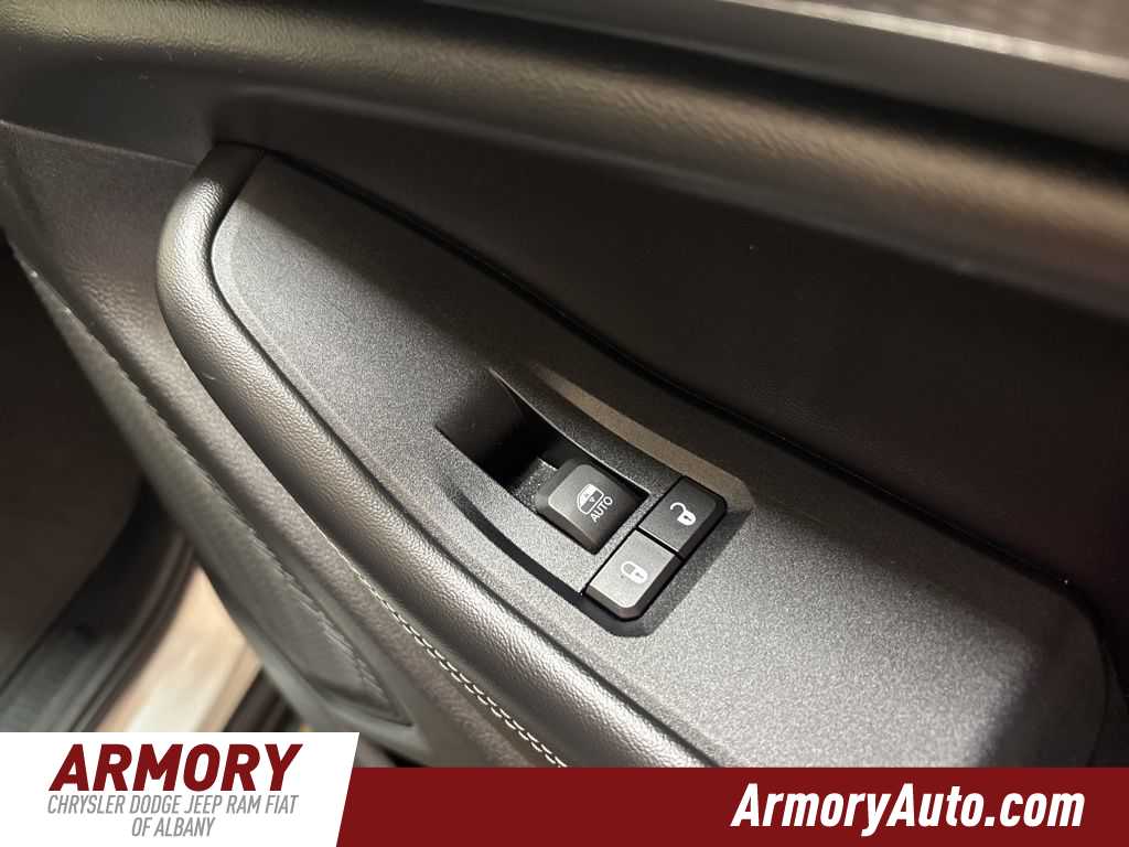 Thumbnail: 2023 Jeep Grand Cherokee - 41