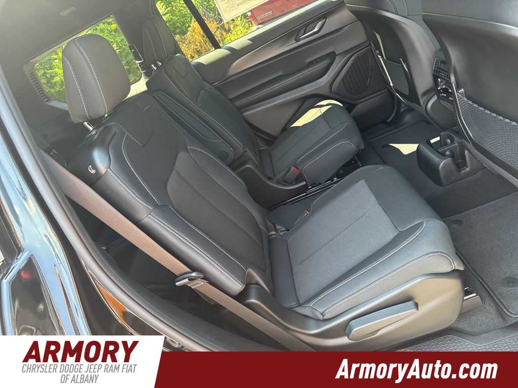 Thumbnail: 2025 Jeep Grand Cherokee L - 30