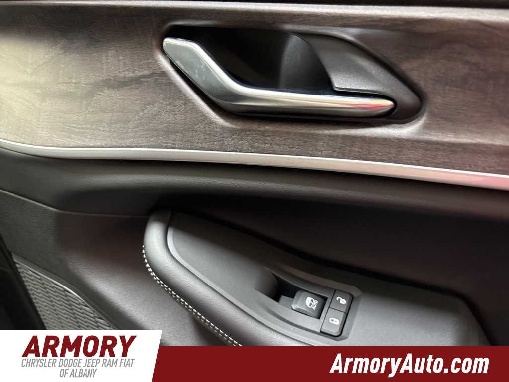 Thumbnail: 2025 Jeep Grand Cherokee - 38