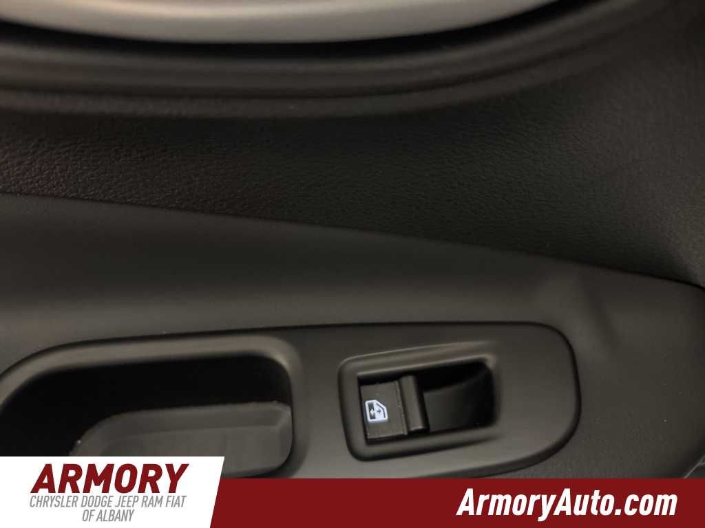 Thumbnail: 2023 Jeep Renegade - 25