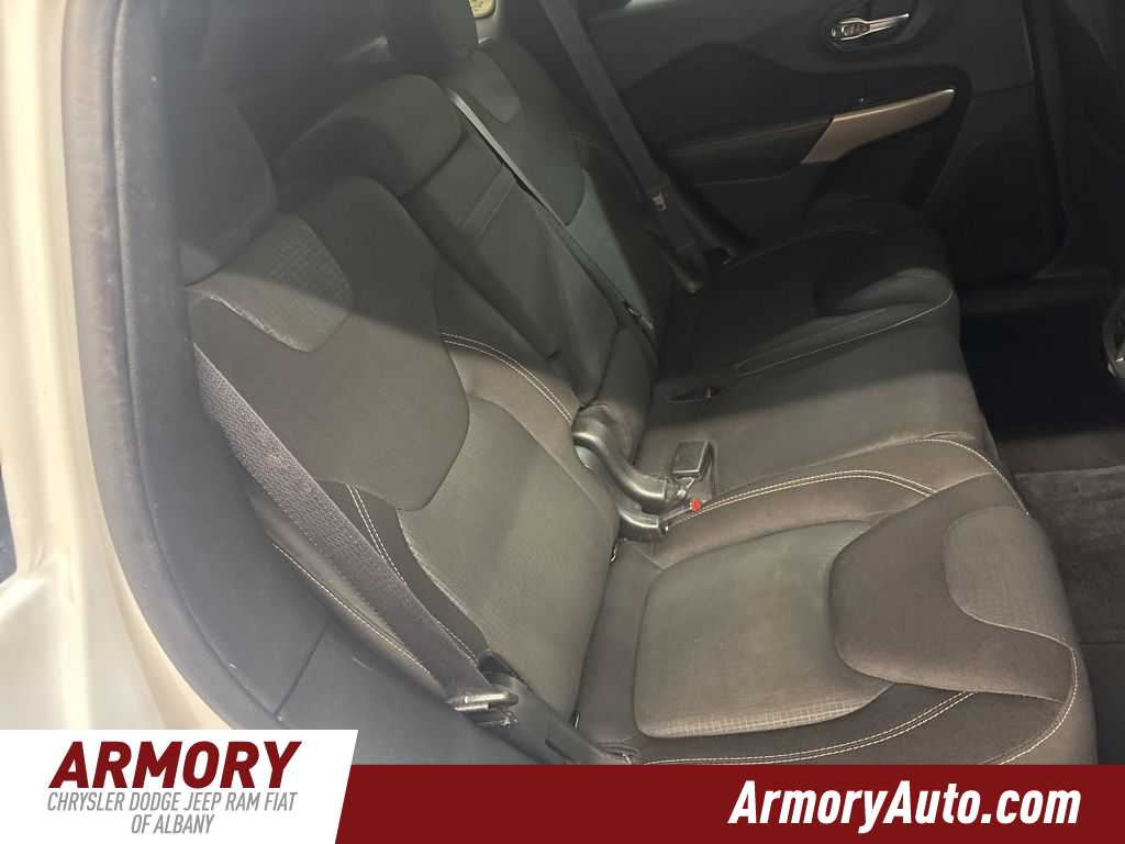 Thumbnail: 2017 Jeep Cherokee - 30