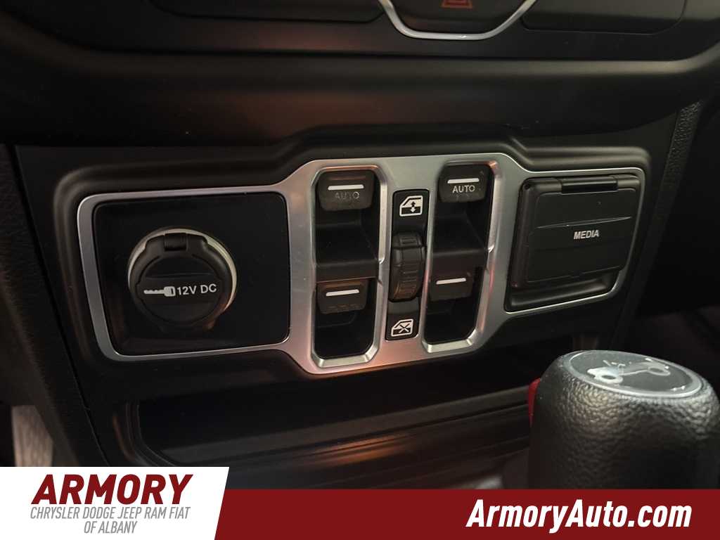 Thumbnail: 2018 Jeep Wrangler - 20