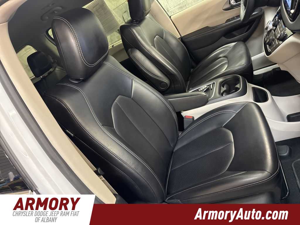 Thumbnail: 2023 Chrysler Pacifica - 40