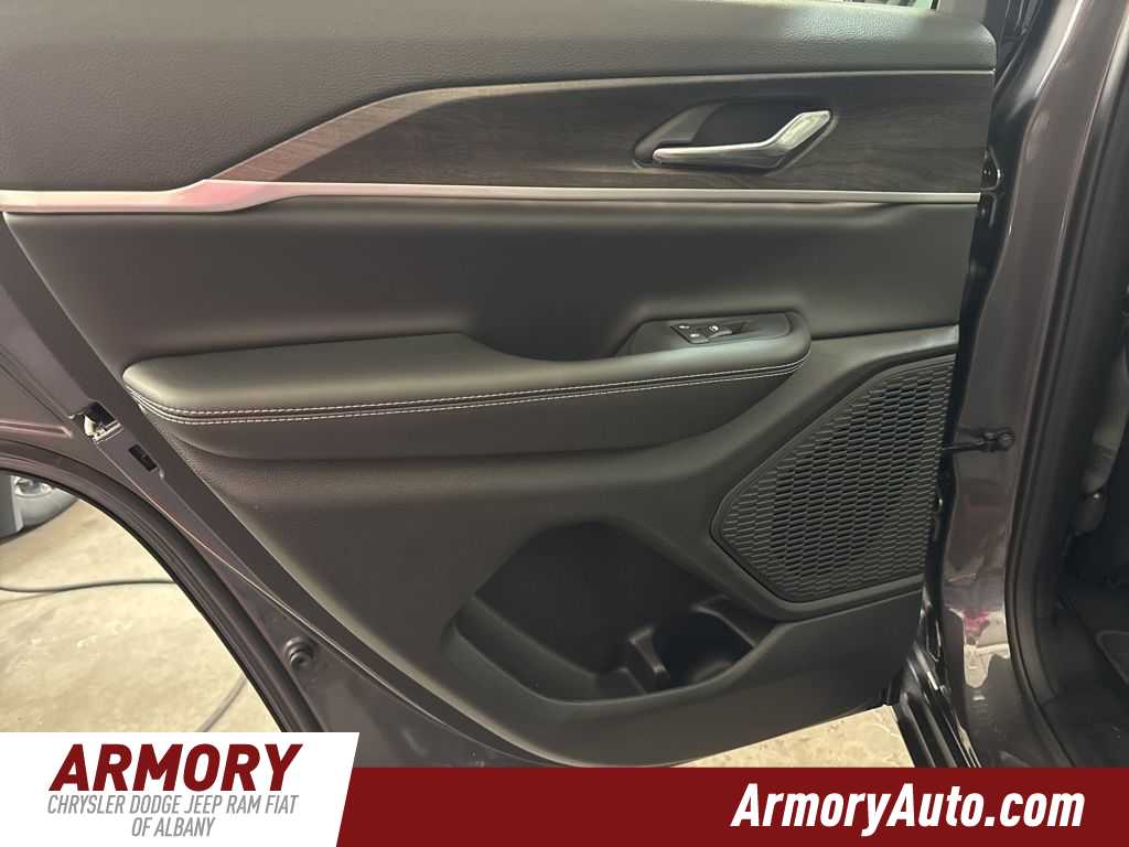 Thumbnail: 2025 Jeep Grand Cherokee - 25