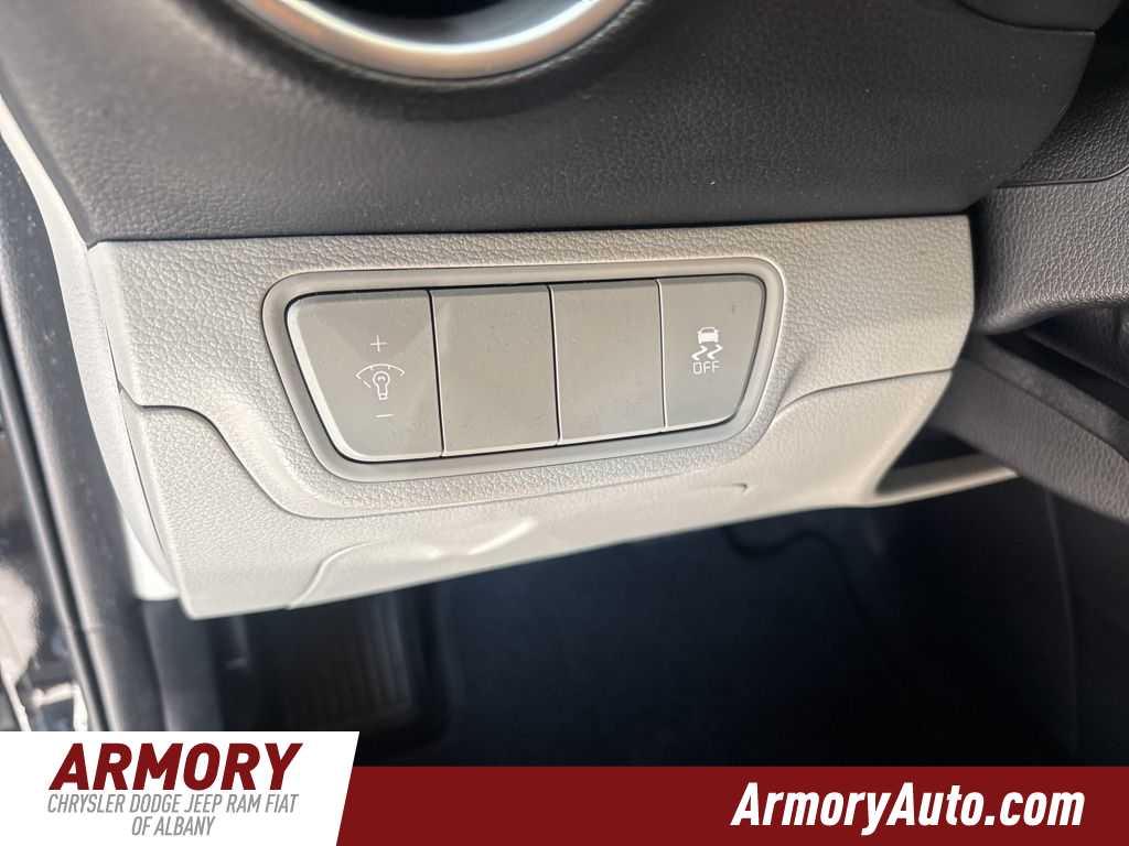 Thumbnail: 2023 Kia Forte - 9