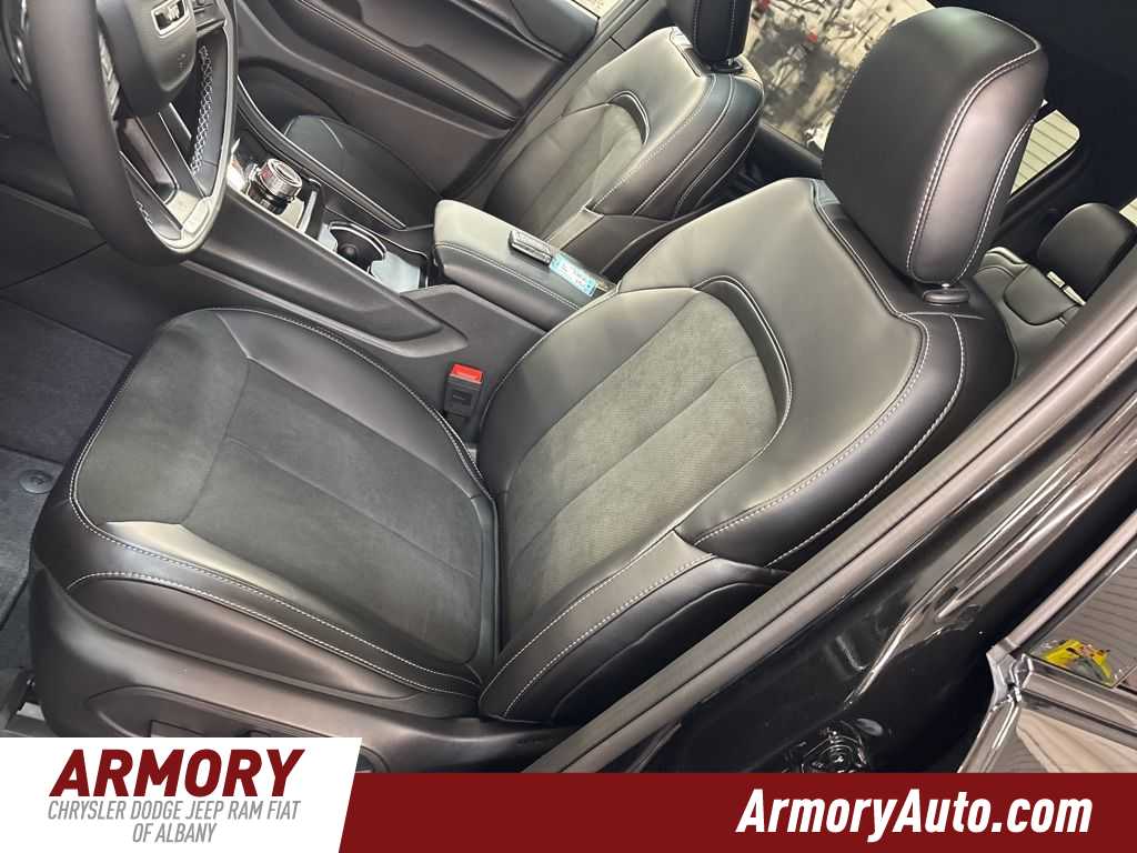 Thumbnail: 2025 Jeep Grand Cherokee L - 12