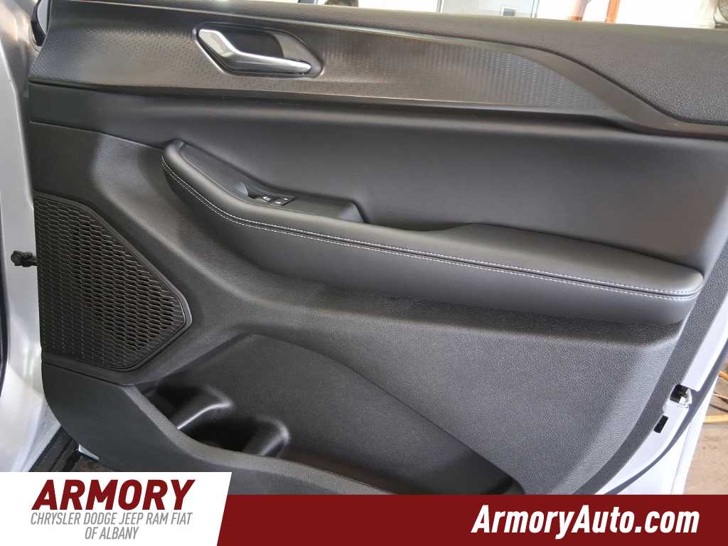 Thumbnail: 2025 Jeep Grand Cherokee - 37