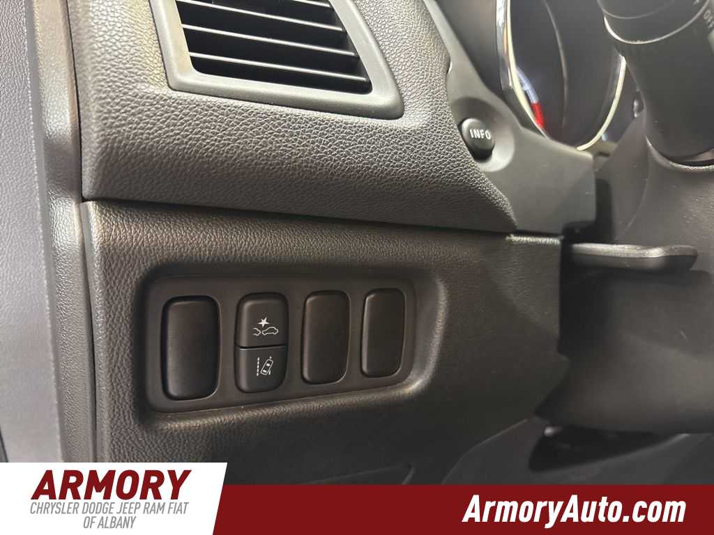 Thumbnail: 2024 Mitsubishi Outlander Sport - 11