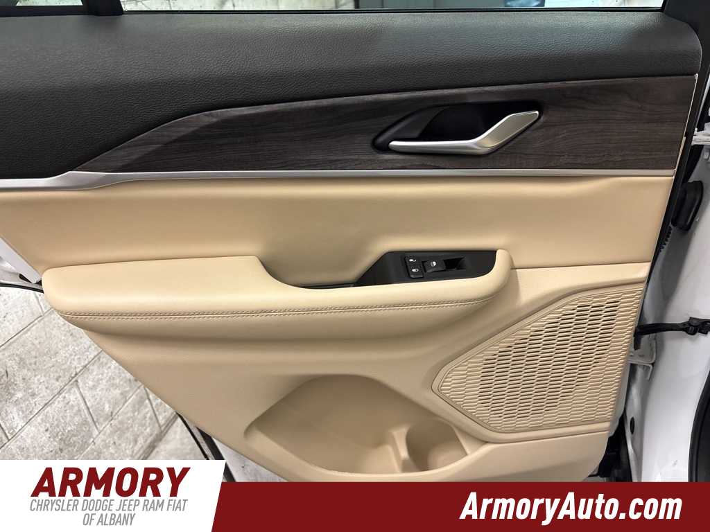 Thumbnail: 2023 Jeep Grand Cherokee - 25