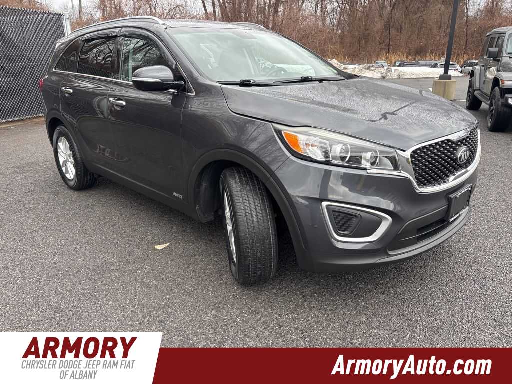 Thumbnail: 2017 Kia Sorento - 3