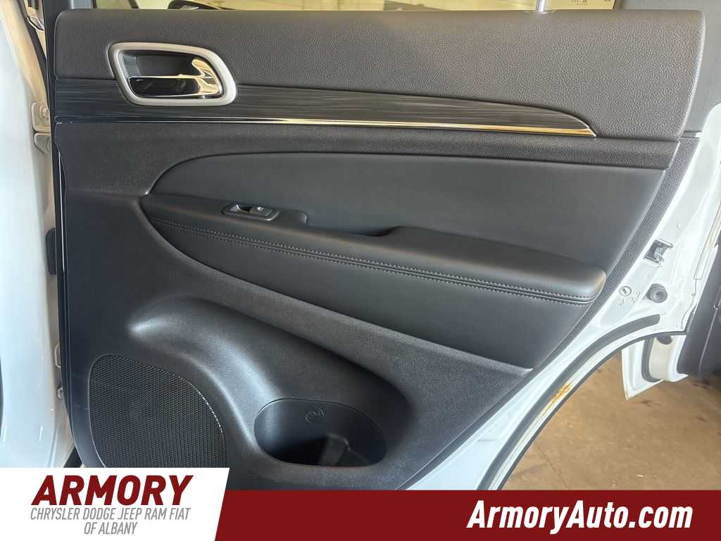 Thumbnail: 2021 Jeep Grand Cherokee - 32