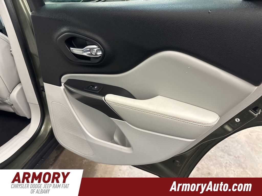 Thumbnail: 2019 Jeep Cherokee - 33