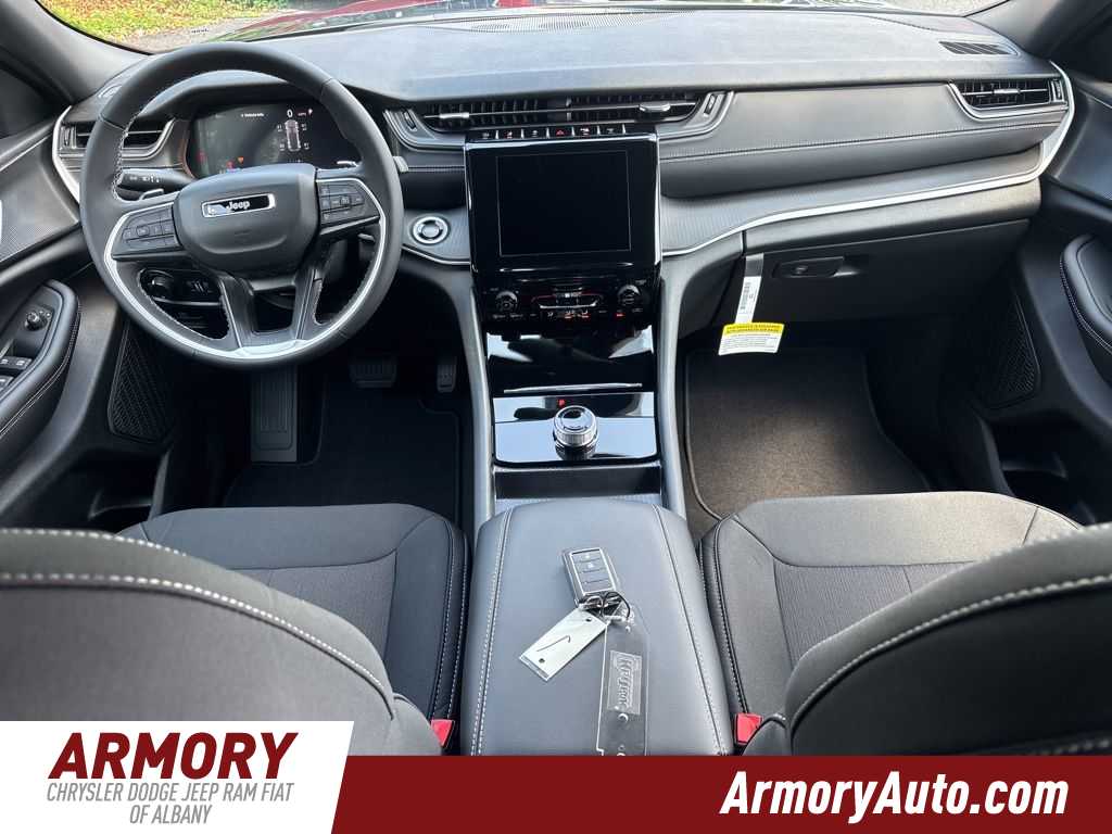 Thumbnail: 2025 Jeep Grand Cherokee - 30