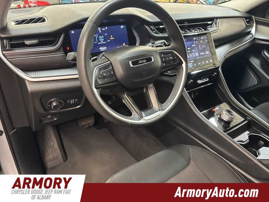 Thumbnail: 2023 Jeep Grand Cherokee - 10