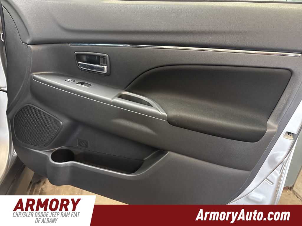 Thumbnail: 2024 Mitsubishi Outlander Sport - 33