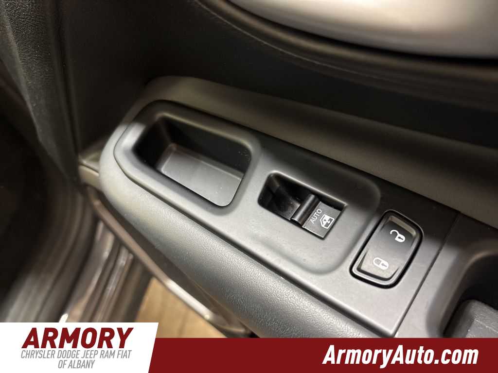 Thumbnail: 2023 Jeep Renegade - 34