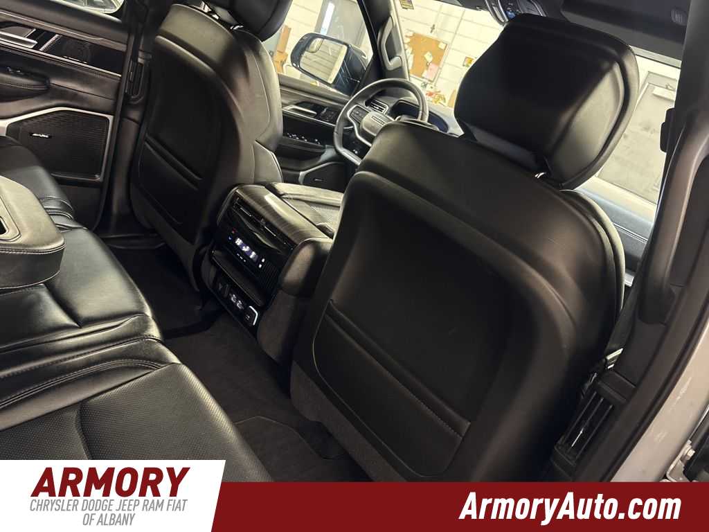 Thumbnail: 2024 Jeep Wagoneer - 44