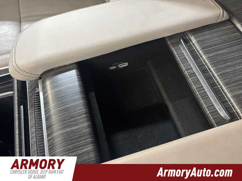 Thumbnail: 2023 Jeep Wagoneer - 24