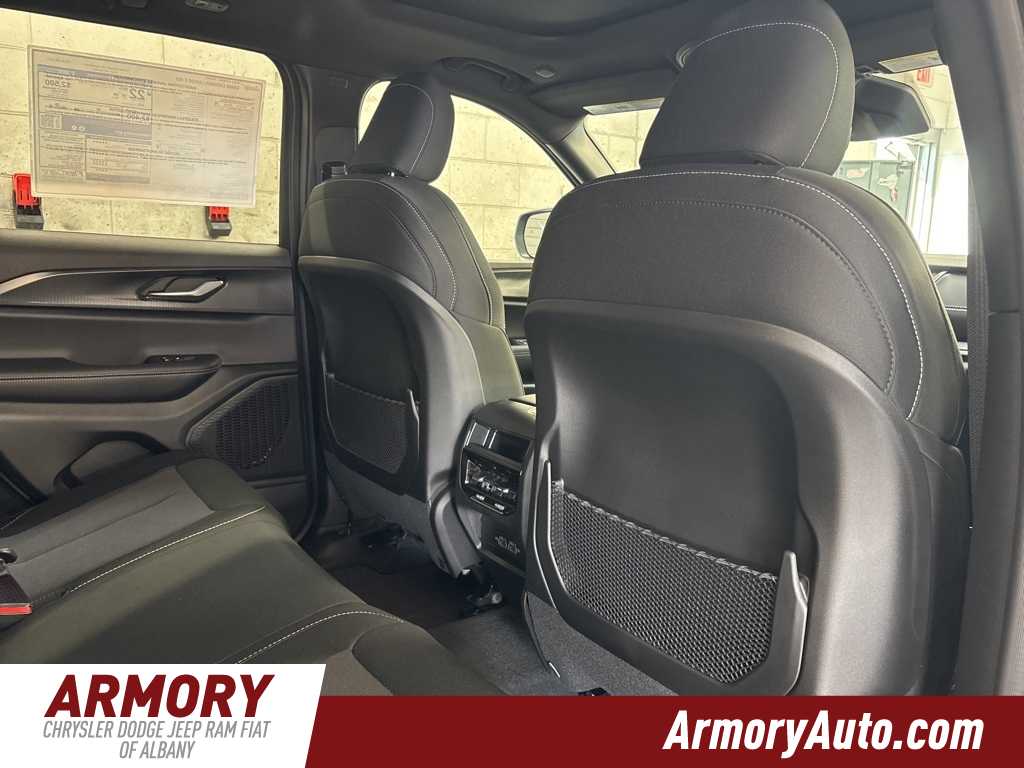 Thumbnail: 2025 Jeep Grand Cherokee - 28