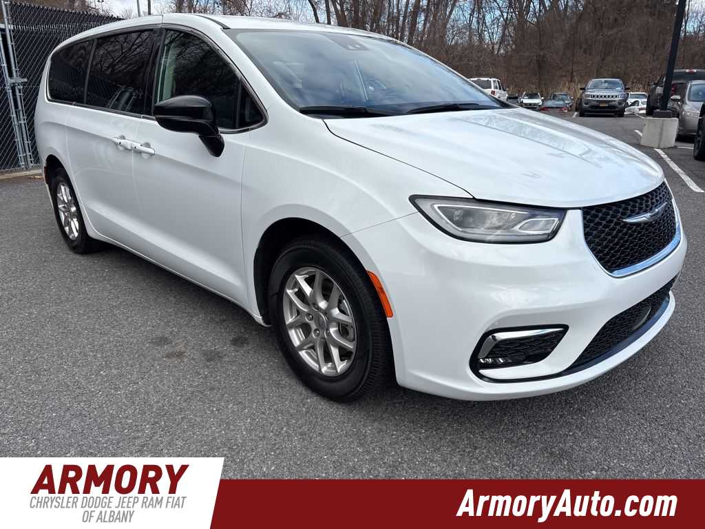 Thumbnail: 2024 Chrysler Pacifica - 3