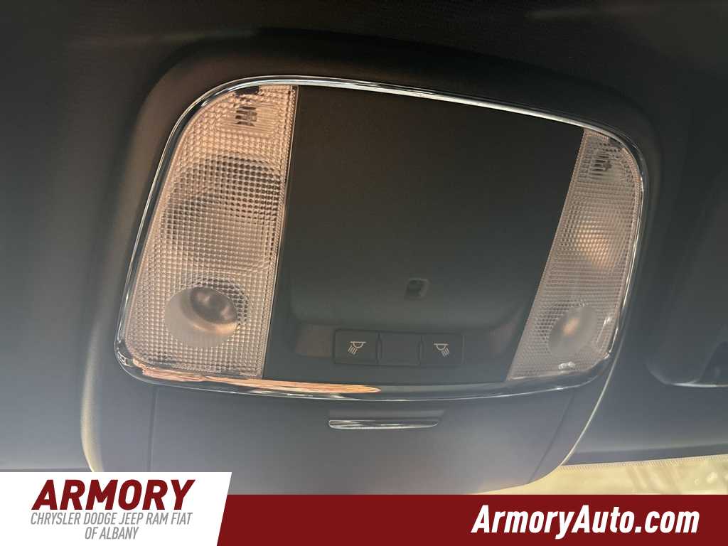 Thumbnail: 2017 Jeep Grand Cherokee - 21