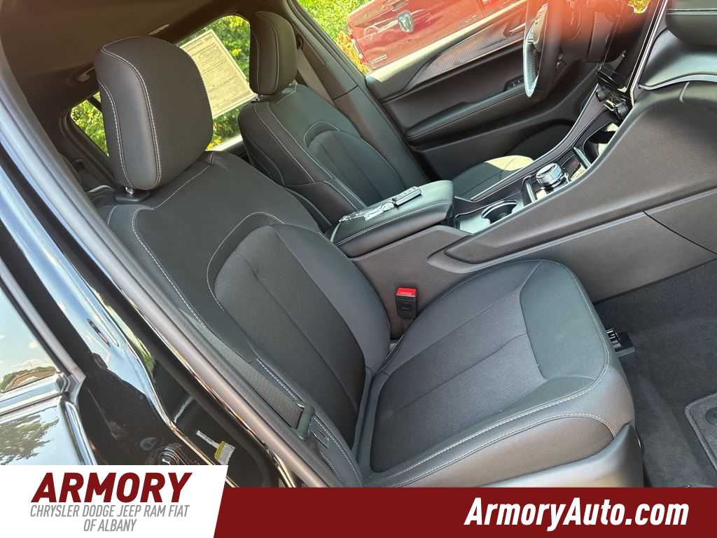 Thumbnail: 2025 Jeep Grand Cherokee L - 36