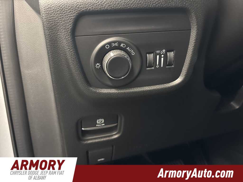 Thumbnail: 2025 Jeep Grand Cherokee - 12